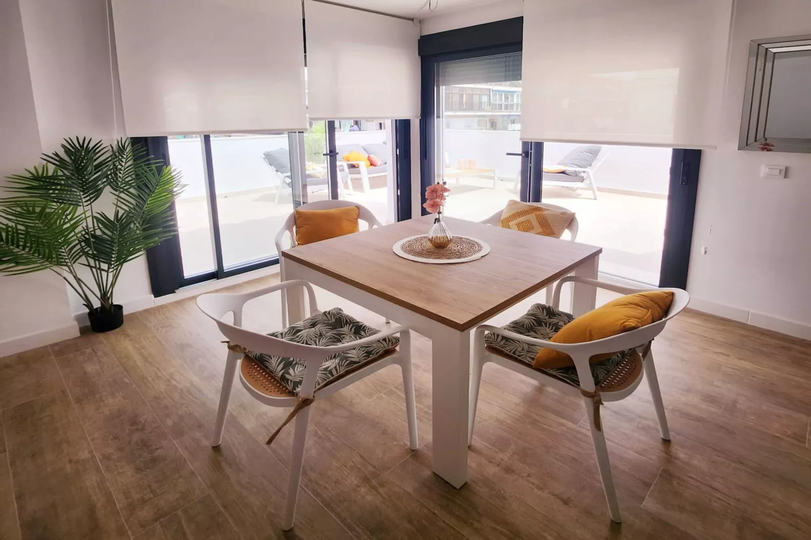 Atico Novamar con vistas al Mar-Eetkamer