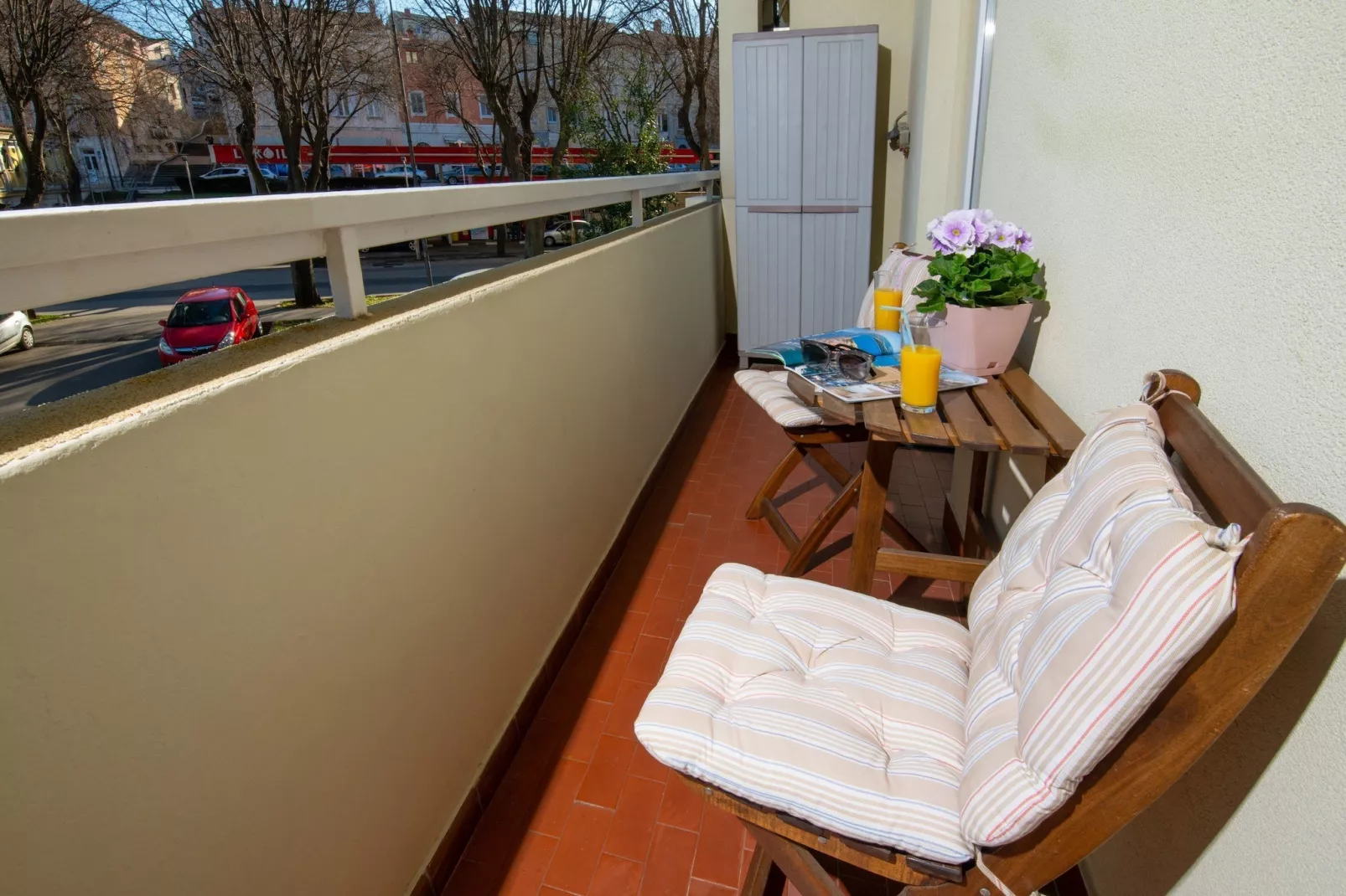 Apartment Point - Two Bedroom Apartment with Balcony-Terrasbalkon