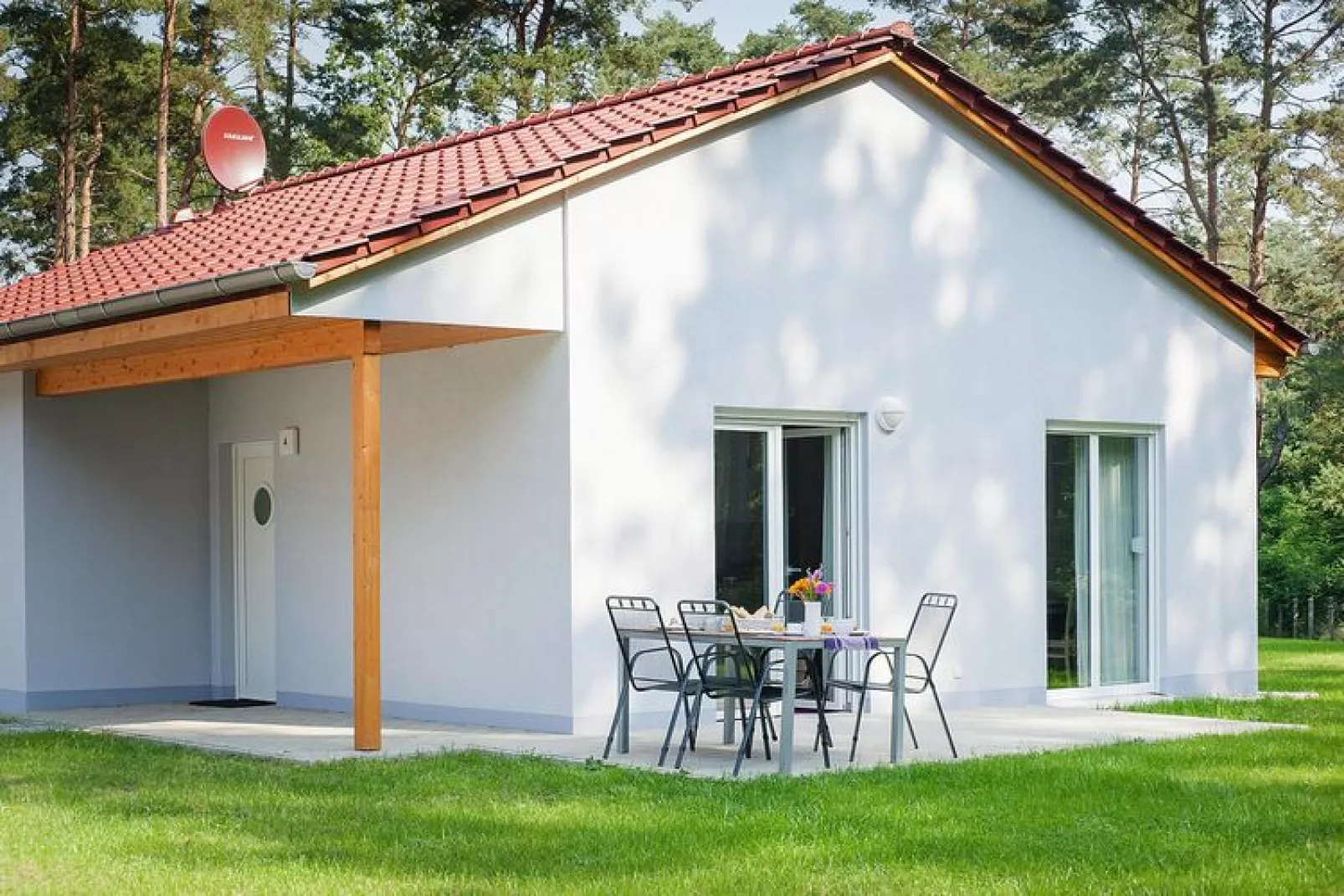 Bungalow am Storkower See-Buitenkant zomer