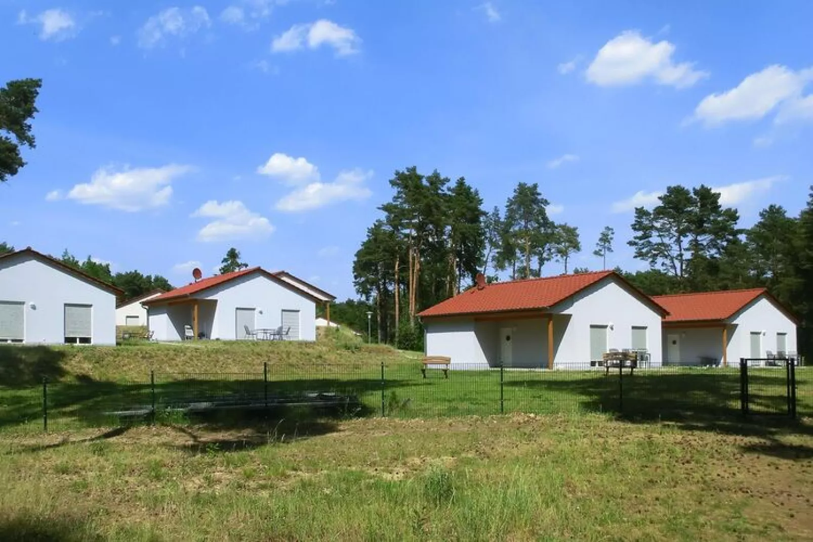 Bungalow am Storkower See-Buitenkant zomer