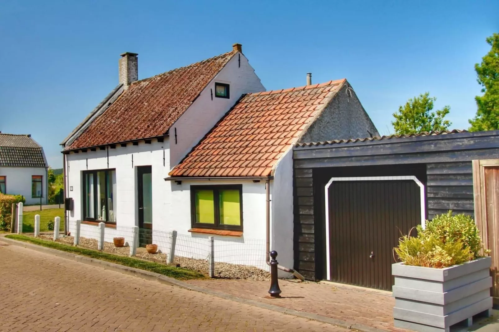 Tragel 37 Schoondijke-Buitenkant zomer