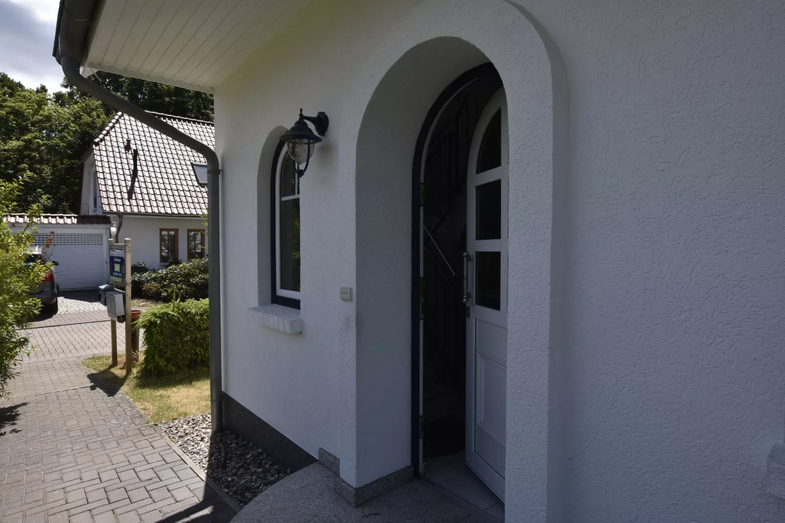 Bernstein mit Balkon am Sandstrand-Hal-ontvangst