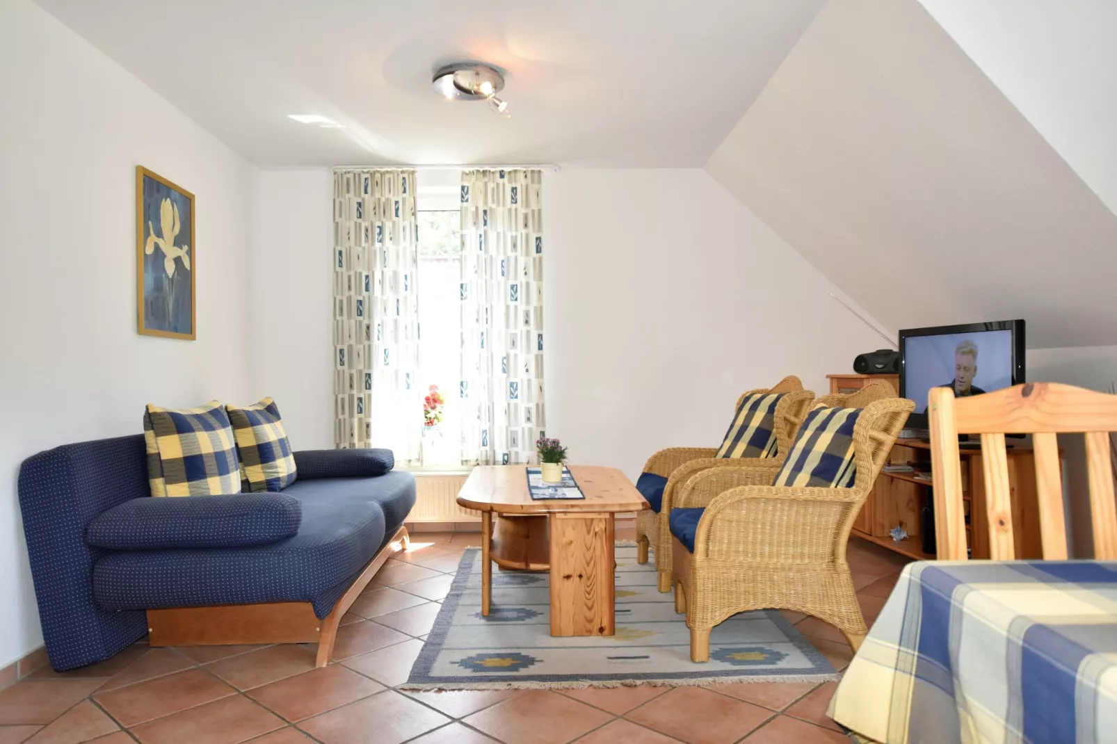 Bernstein mit Balkon am Sandstrand-Woonkamer
