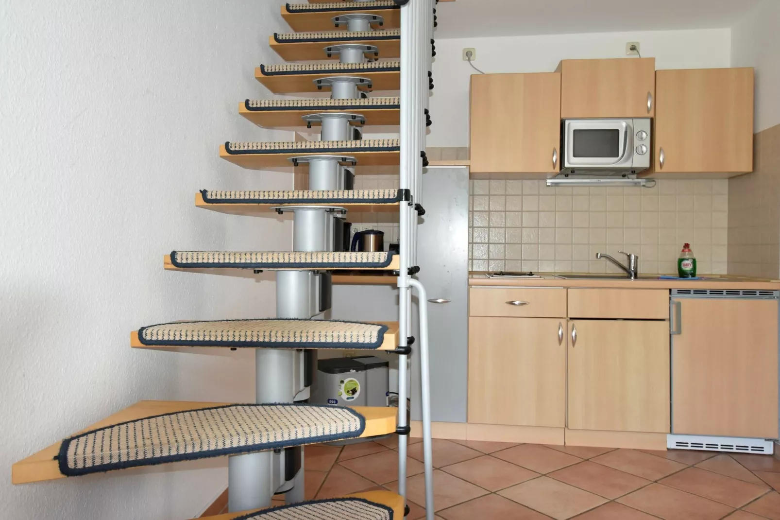 Bernstein mit Balkon am Sandstrand-Keuken
