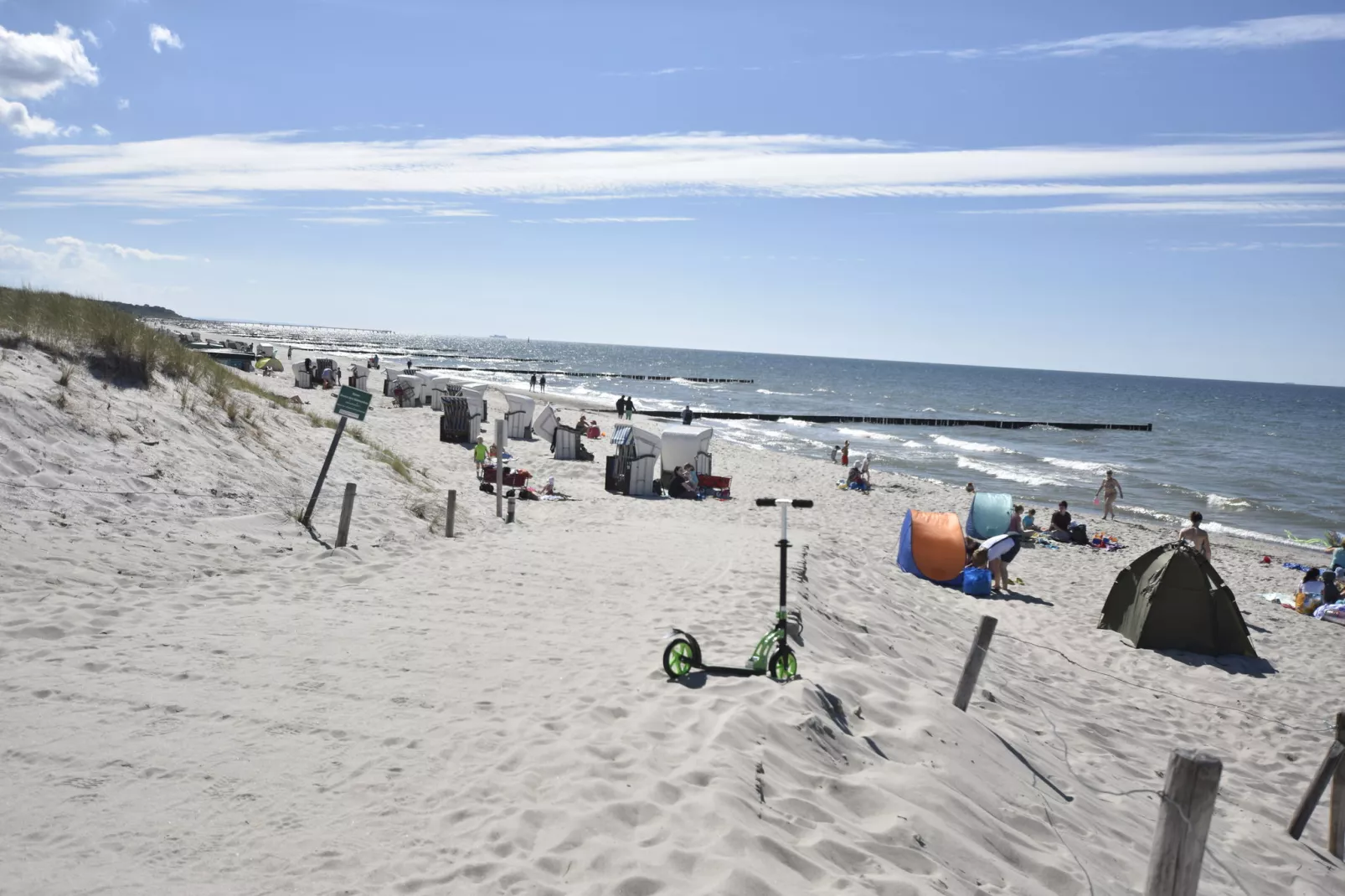 Bernstein mit Balkon am Sandstrand-Gebieden zomer 5km