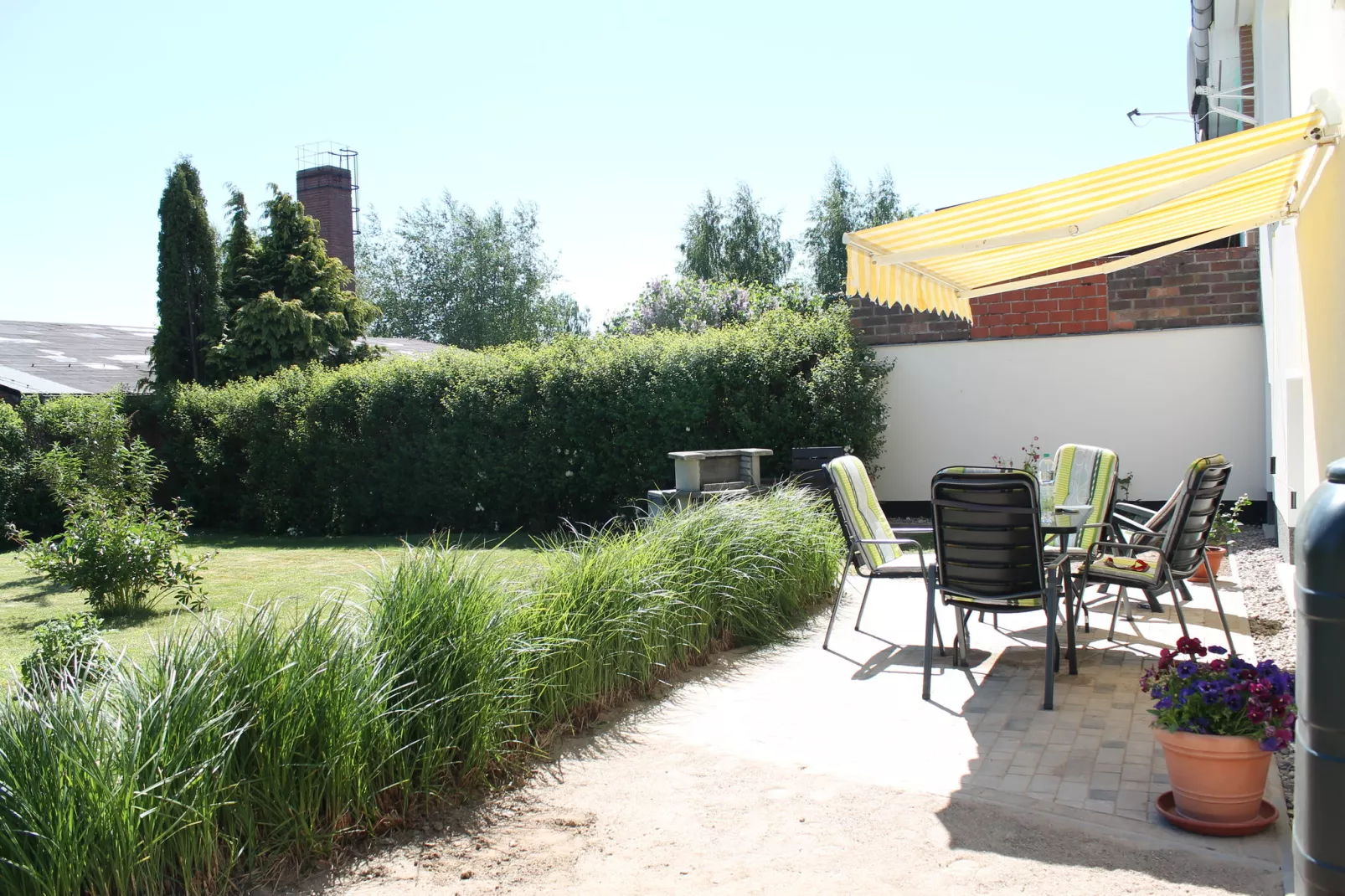 Ferienwohnung mit großem Garten-Tuinen zomer