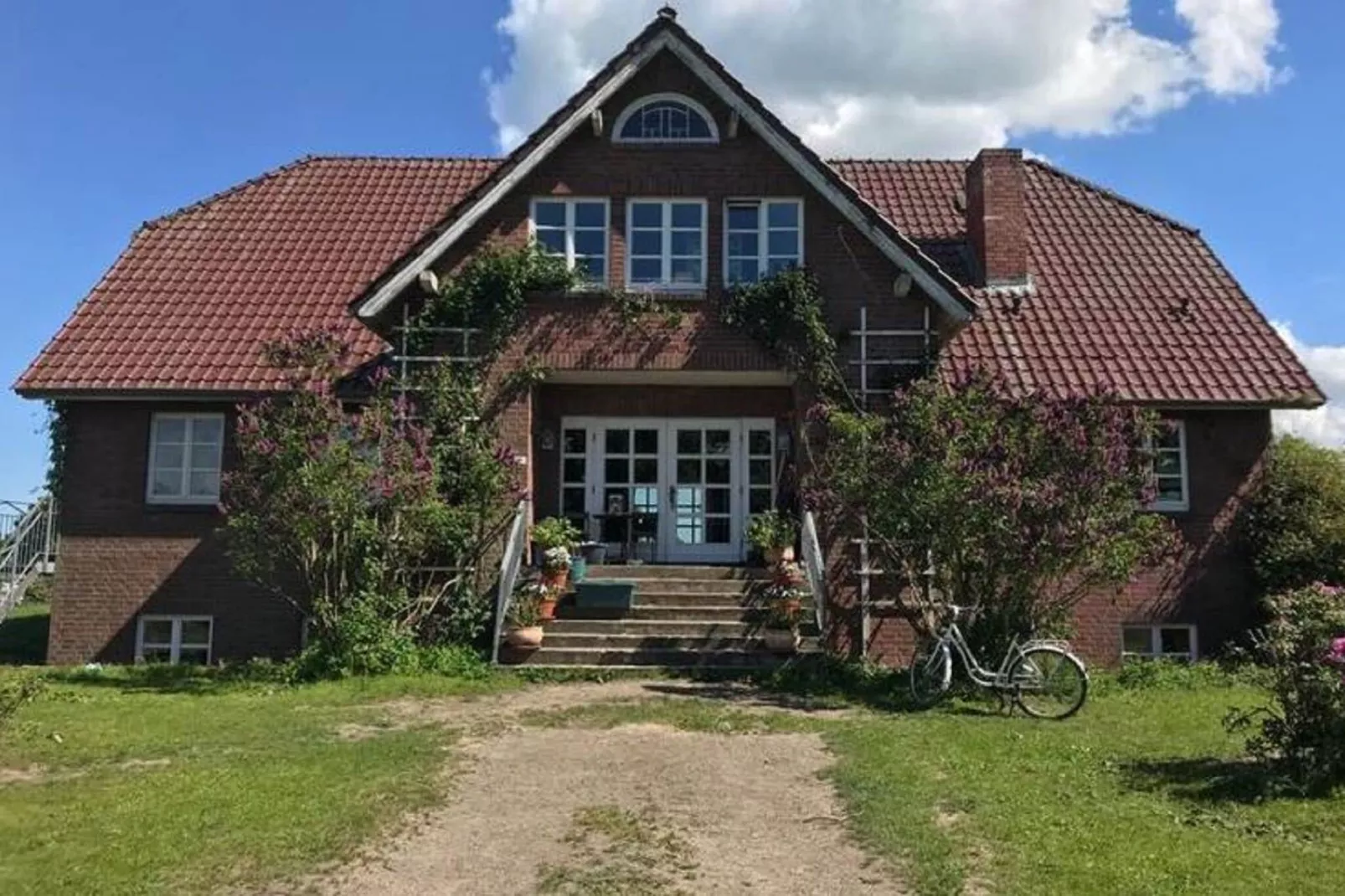 Romantisches Landhaus mit Kamin-Buitenkant zomer