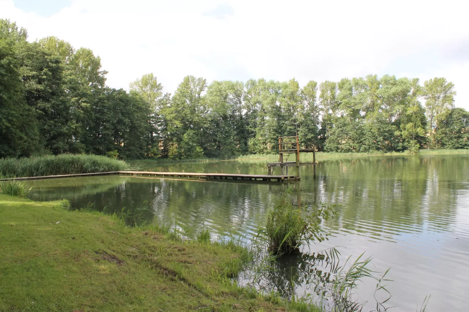 Wohnen im Grünen mit großem Garten und Grill-Sfeer