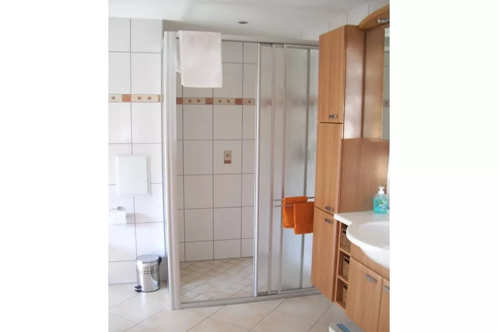 13650-Badkamer