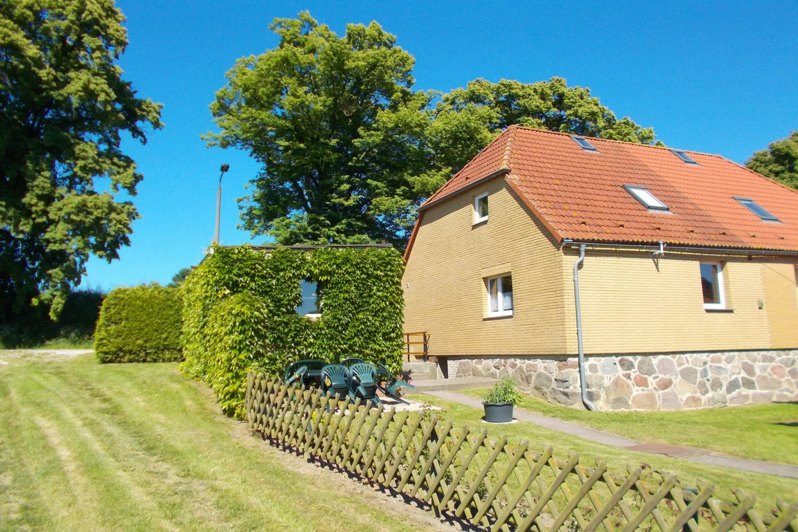 Platz im Grünen 3-Buitenkant zomer
