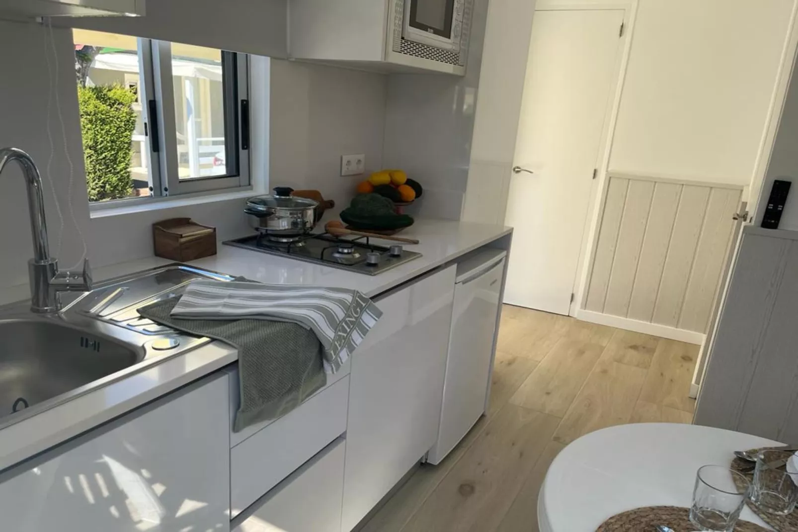 Camping Cambrils Playa 3 BUNGALOW NEW MEDITERRANI-Keuken