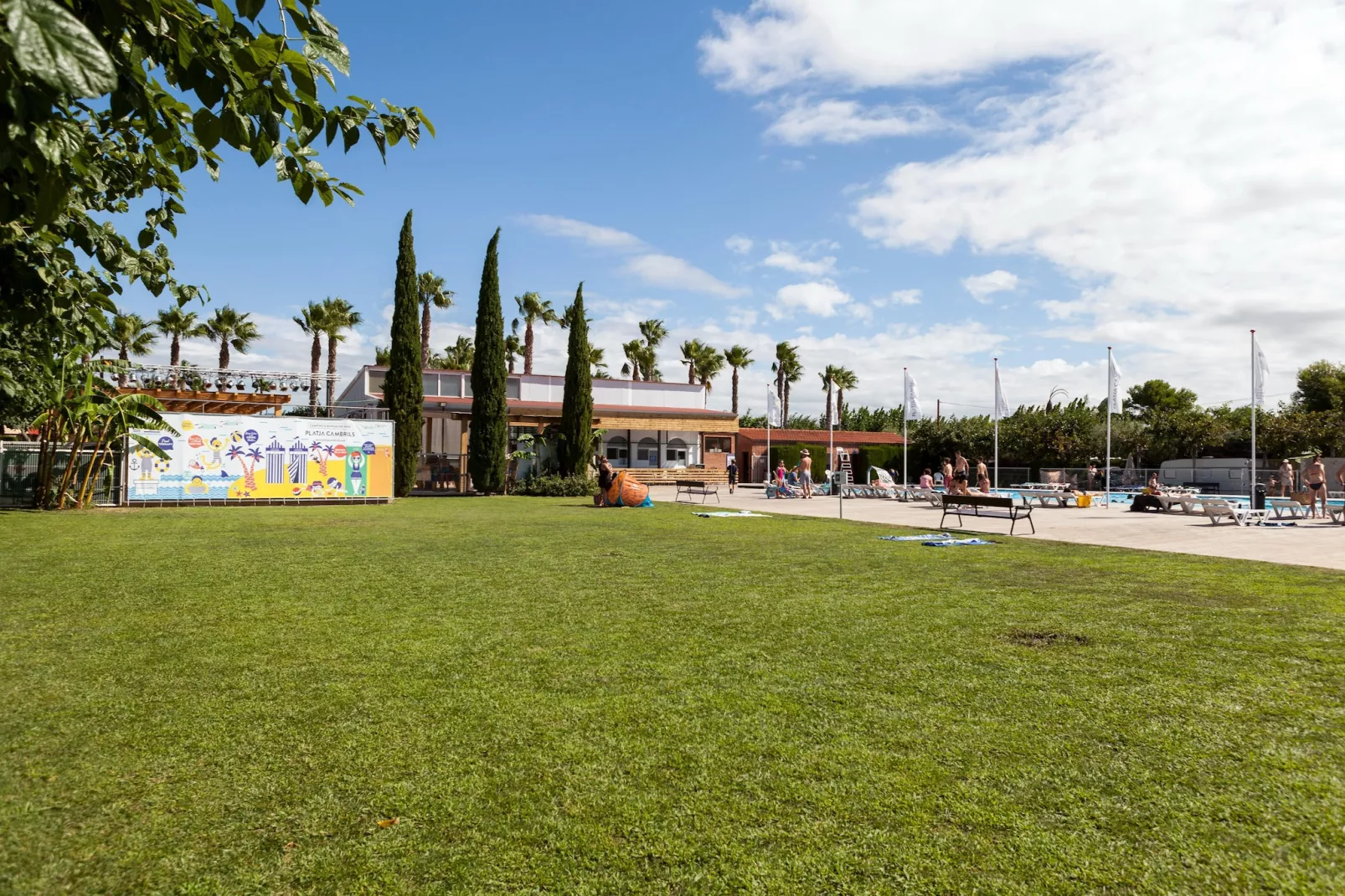 Camping Cambrils Playa 3 BUNGALOW NEW MEDITERRANI-Tuinen zomer