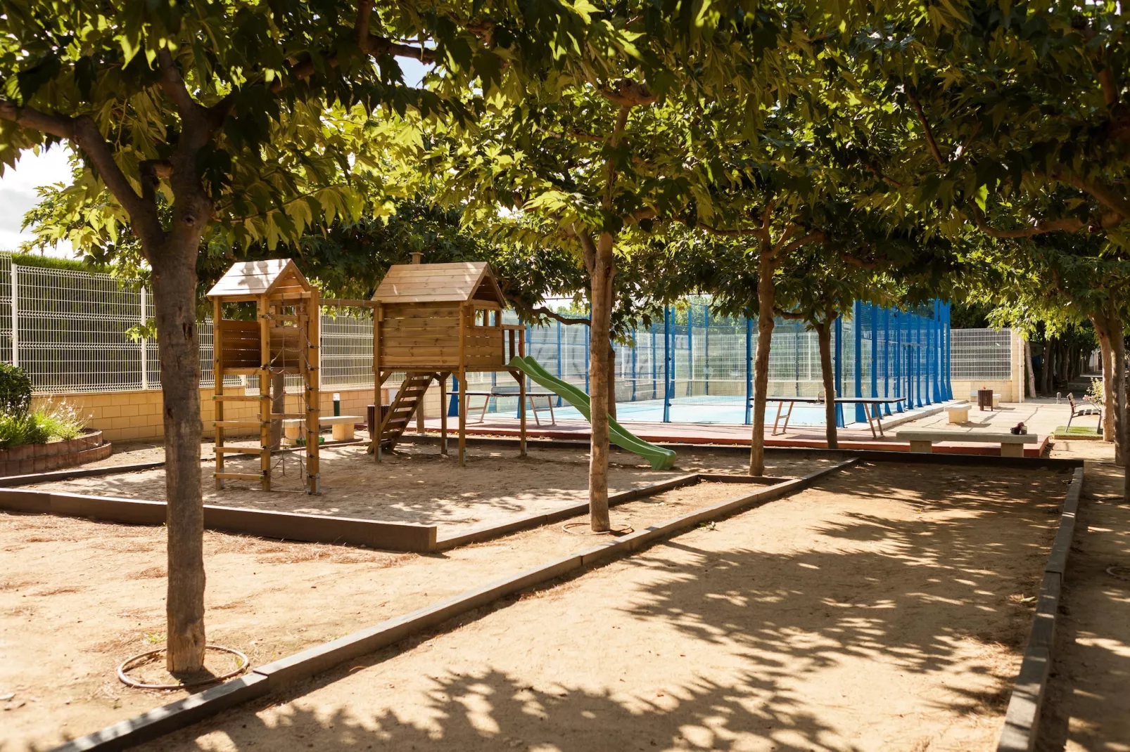 Camping Cambrils Playa 3 BUNGALOW NEW MEDITERRANI-Tuinen zomer
