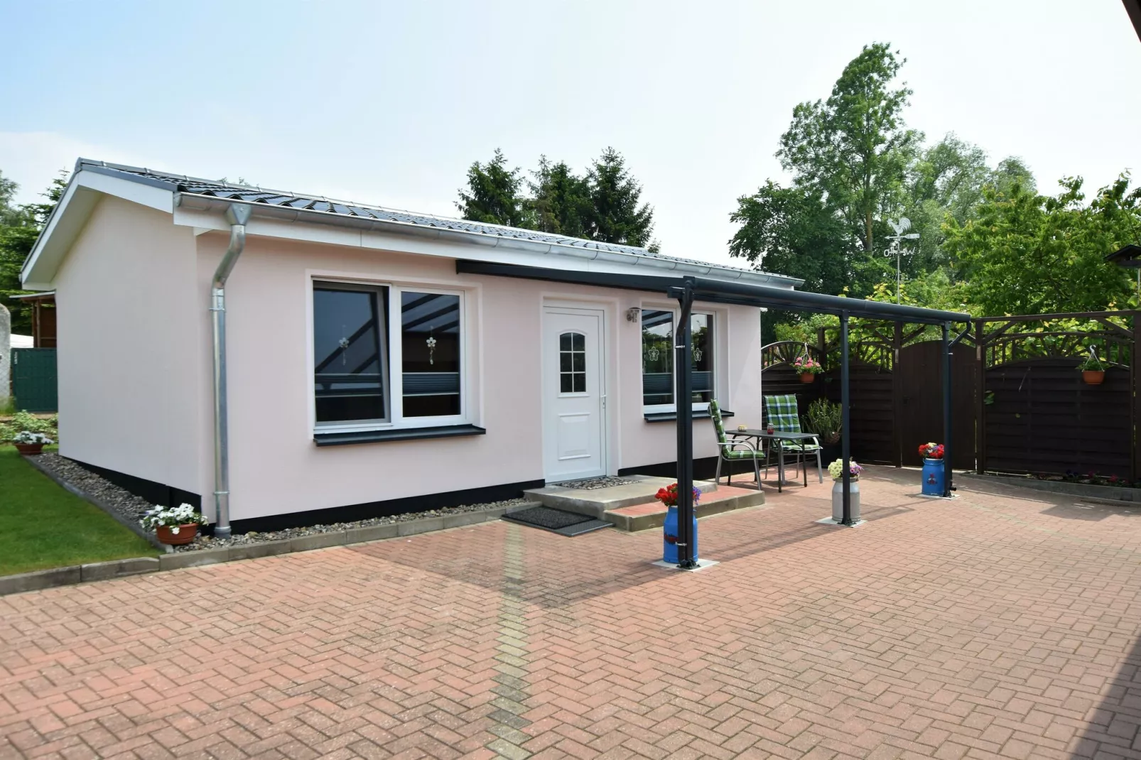 Gartenbungalow-Buitenkant zomer