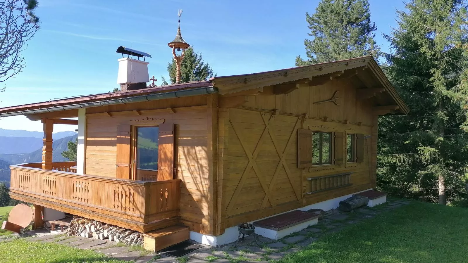Hütte zum Dillental-Buitenkant zomer