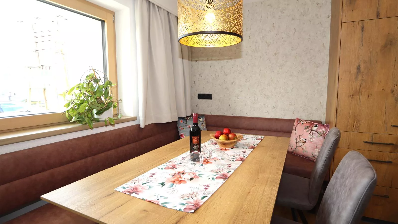 Apartment Hollaus-Eetkamer