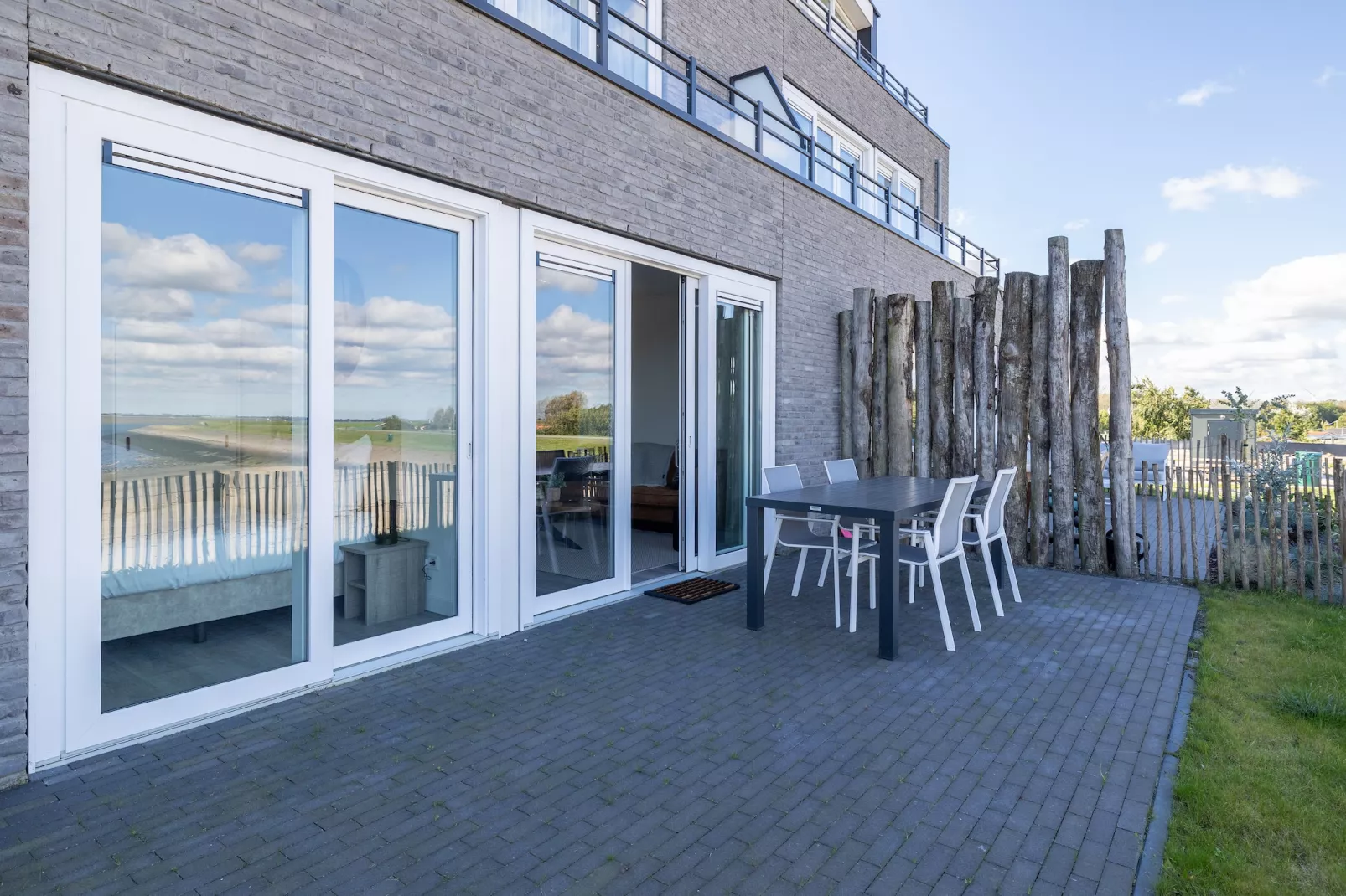 Appartement Vista Maris "Charlotte's Parel" - Havenweg 8-44  Sint-Annaland-Tuinen zomer