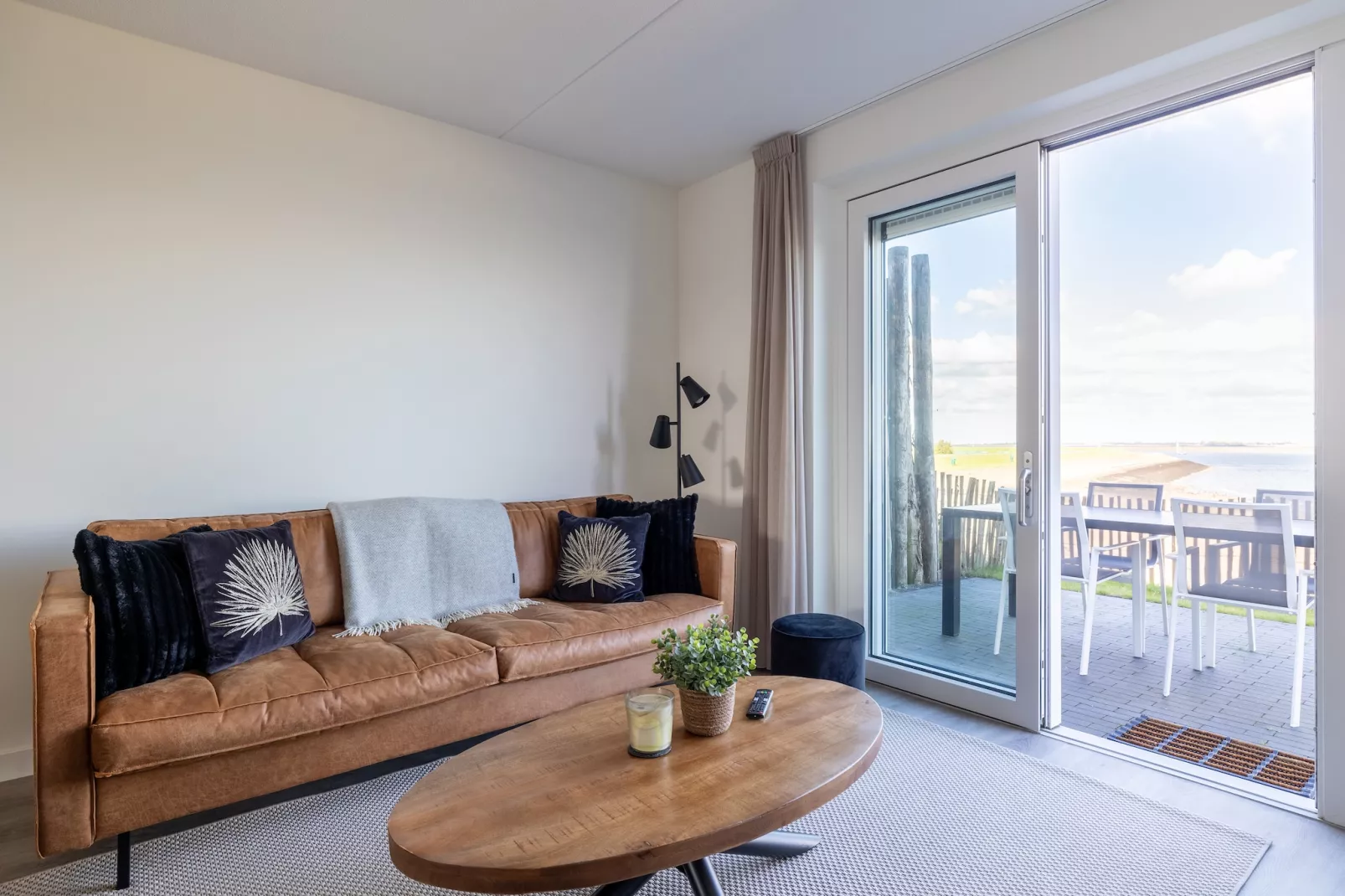 Appartement Vista Maris "Charlotte's Parel" - Havenweg 8-44  Sint-Annaland-Woonkamer