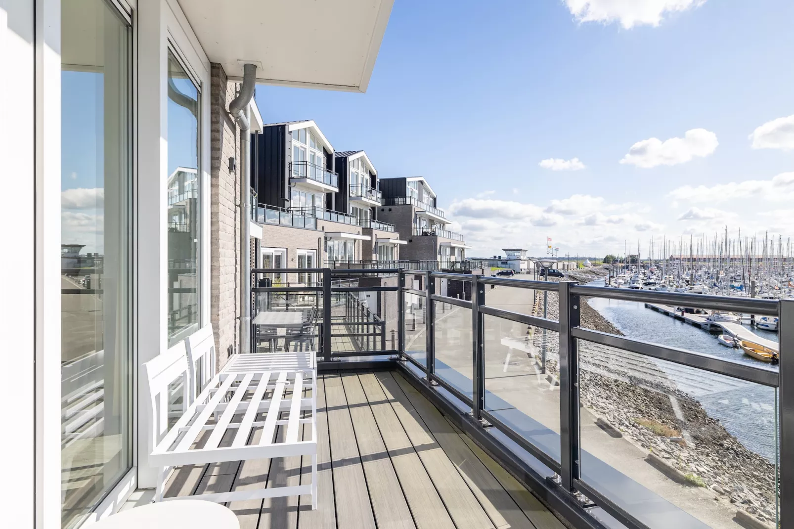 Appartement Vista Maris "Charlotte's Parel" - Havenweg 8-44  Sint-Annaland-Terrasbalkon