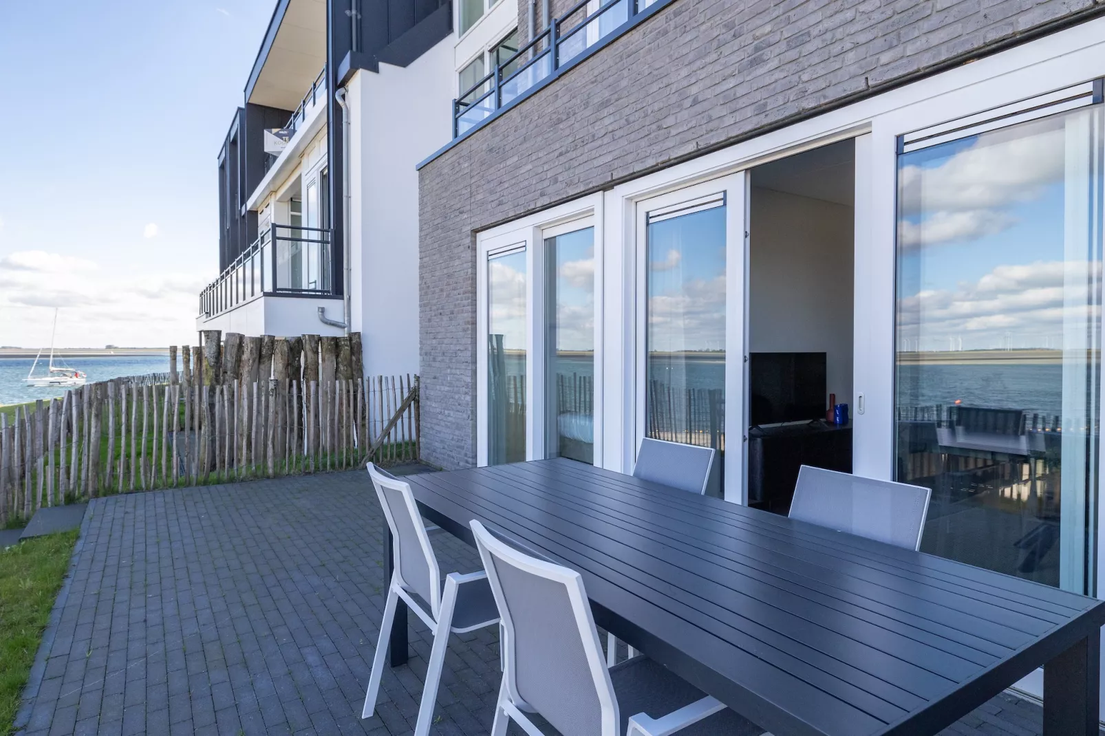 Appartement Vista Maris "Charlotte's Parel" - Havenweg 8-44  Sint-Annaland-Terrasbalkon