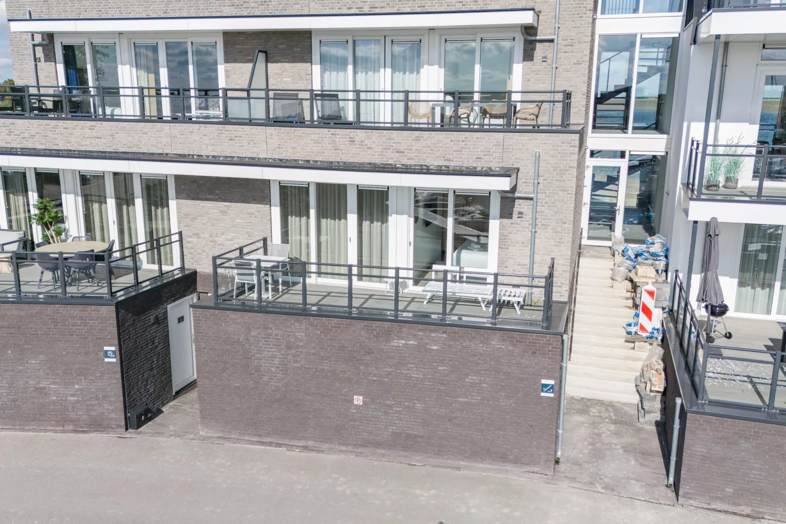 Appartement Vista Maris "Charlotte's Parel" - Havenweg 8-44  Sint-Annaland-Buitenkant zomer
