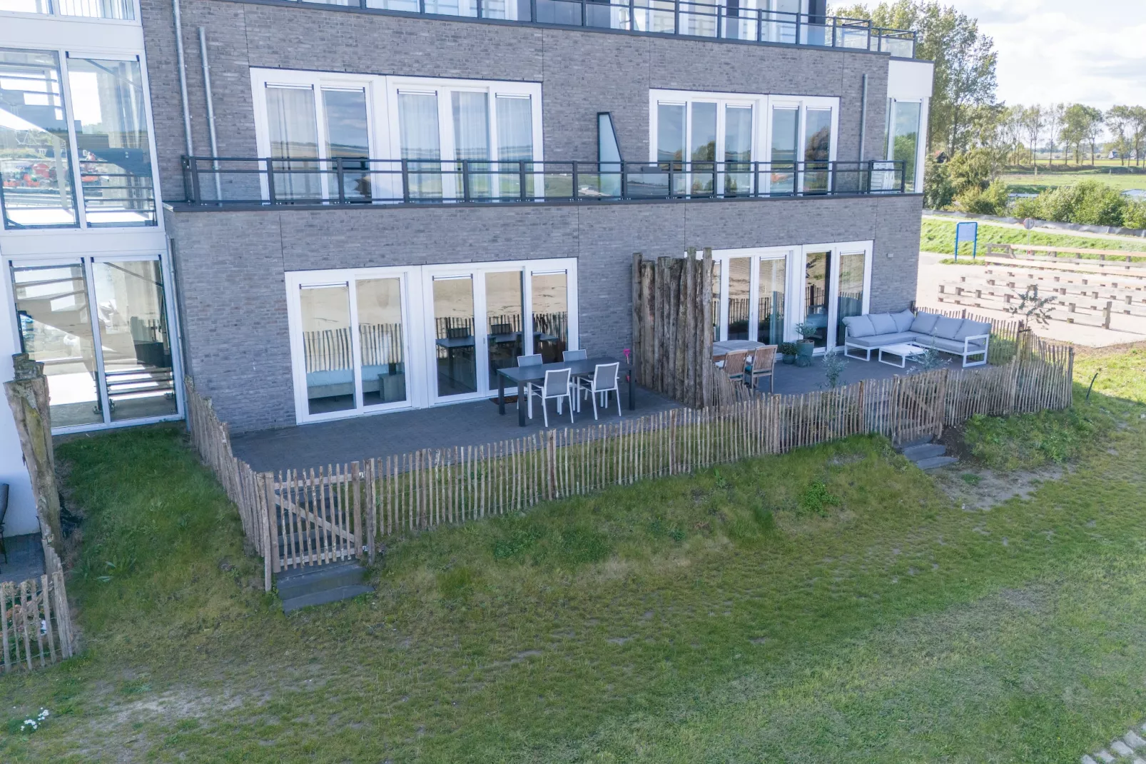 Appartement Vista Maris "Charlotte's Parel" - Havenweg 8-44  Sint-Annaland-Buitenkant zomer