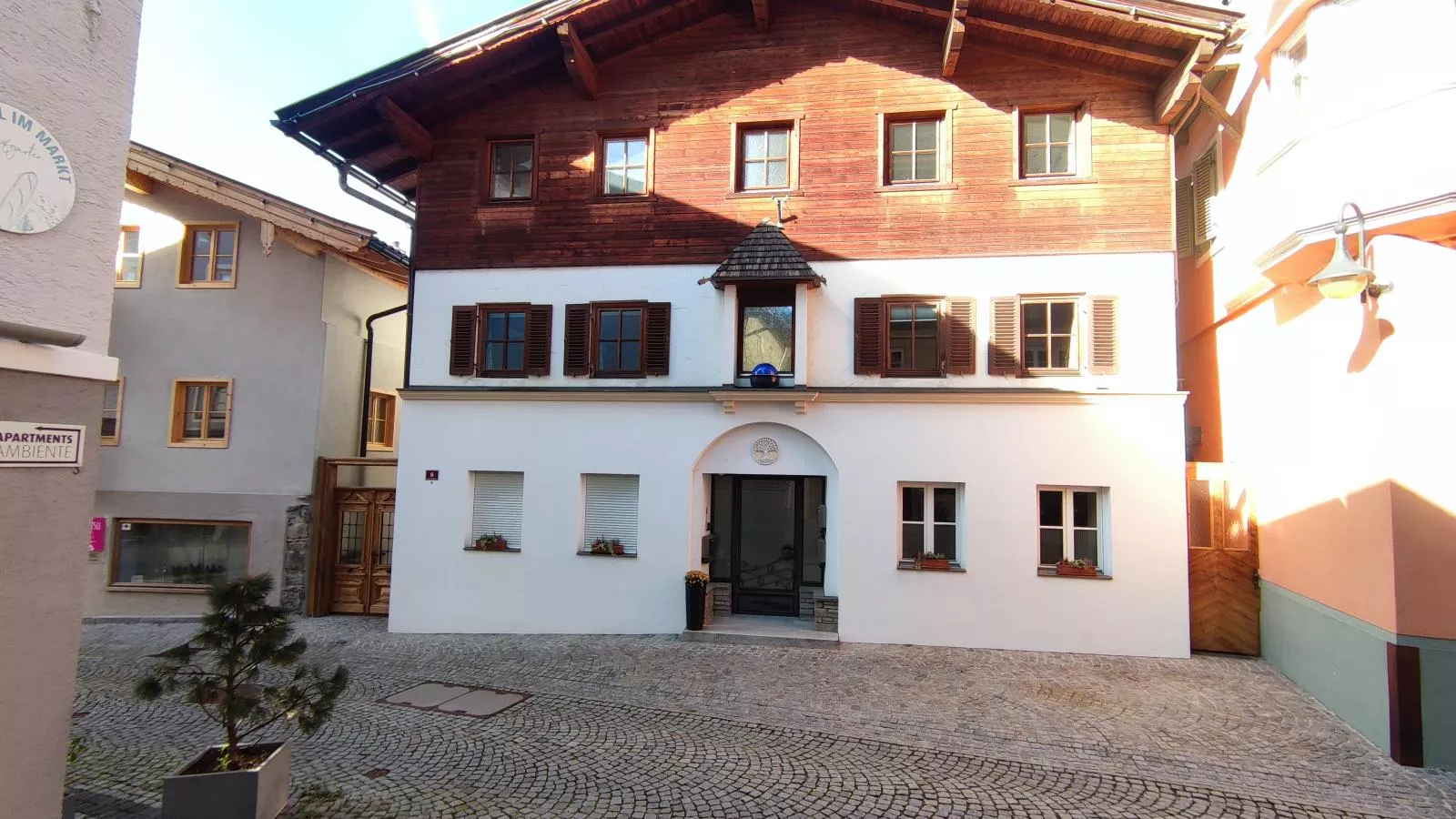 Schmalzgasse-Buitenkant zomer
