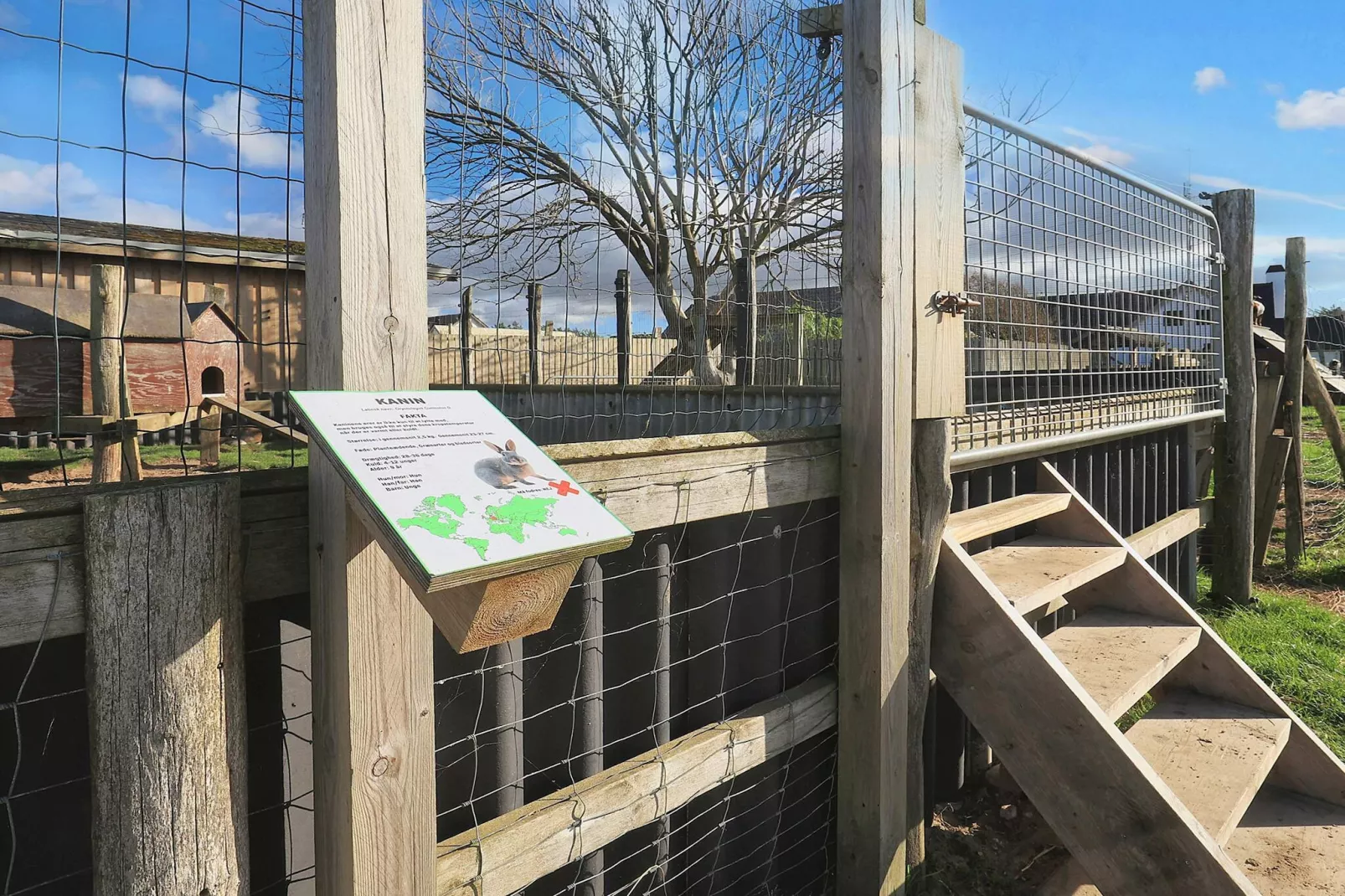 Gezellige kampeerhut in Lokken-Uitzicht
