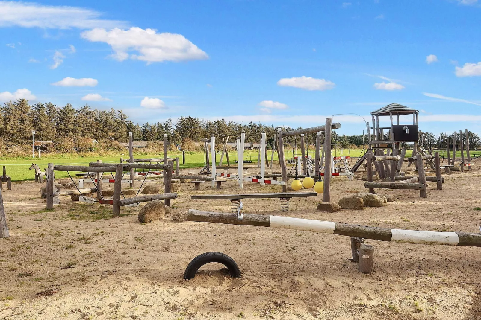 Hut in campingresort met activiteiten-Uitzicht