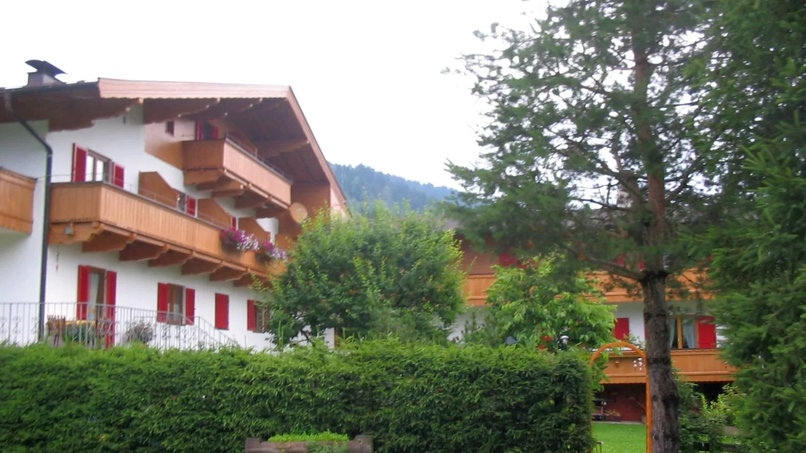 Gästehaus Staffner-Buitenkant zomer