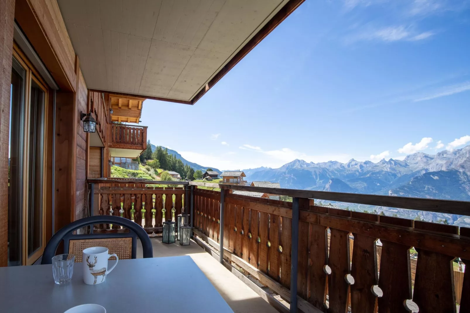 Route des Hauts de Veysonnaz45352VeysonnazValaisSwitzerland-Terrasbalkon