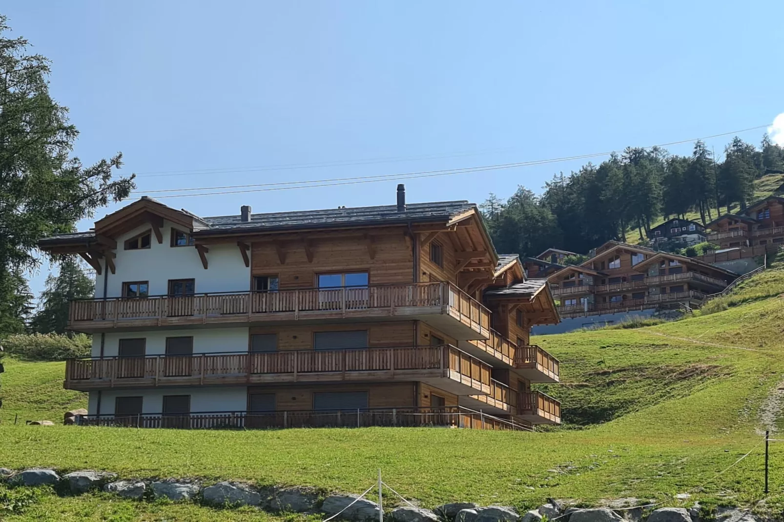 Les Mayens MB 022 - LUXURY apartment 14 pers-Buitenkant zomer