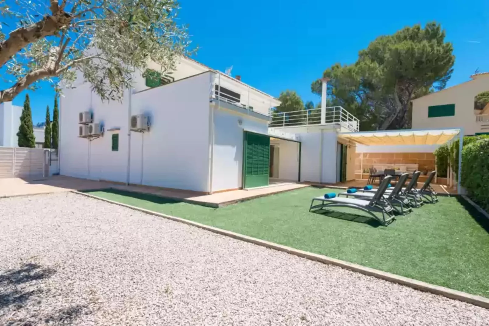 Can Roig (caldes)-Buitenkant zomer