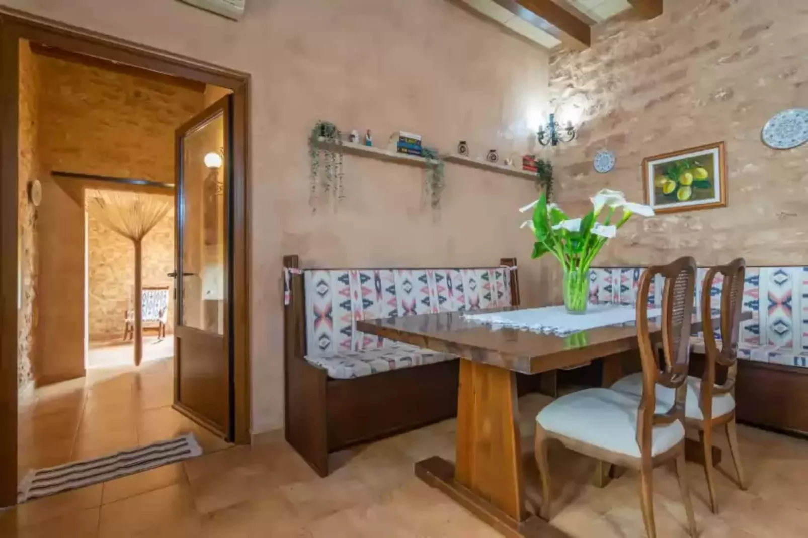 Sa Punta (sa Punta Bertumins)-Eetkamer