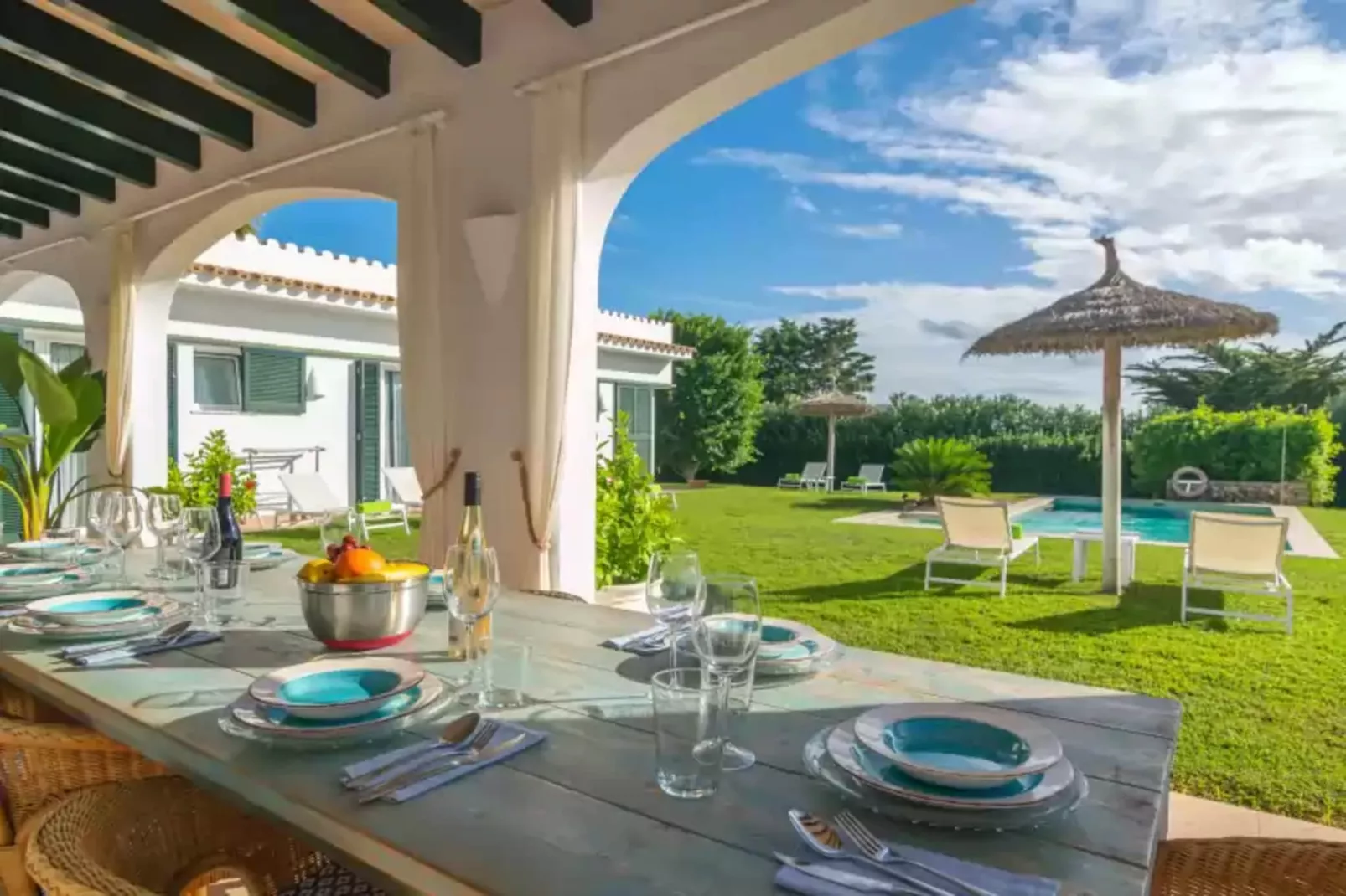 Villa Binimigi-Buitenkant zomer
