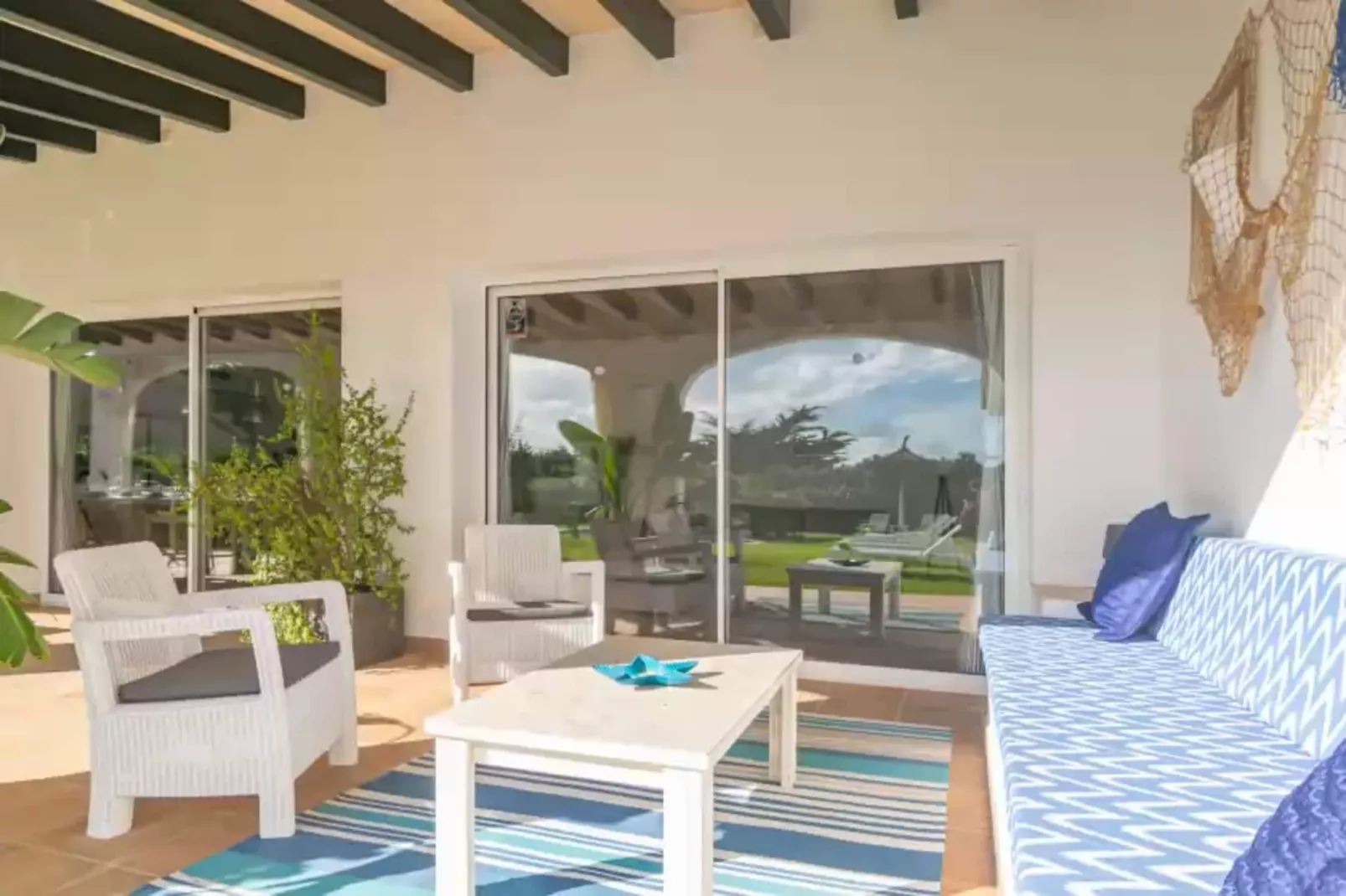 Villa Binimigi-Buitenkant zomer