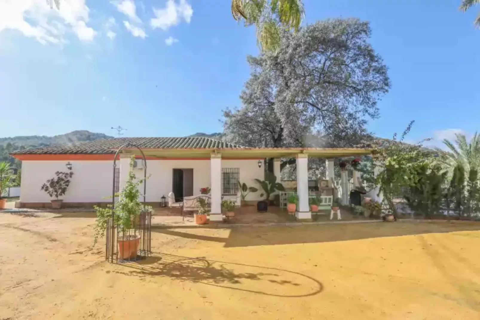 Casa Rural Los Menestrales-Buitenkant zomer
