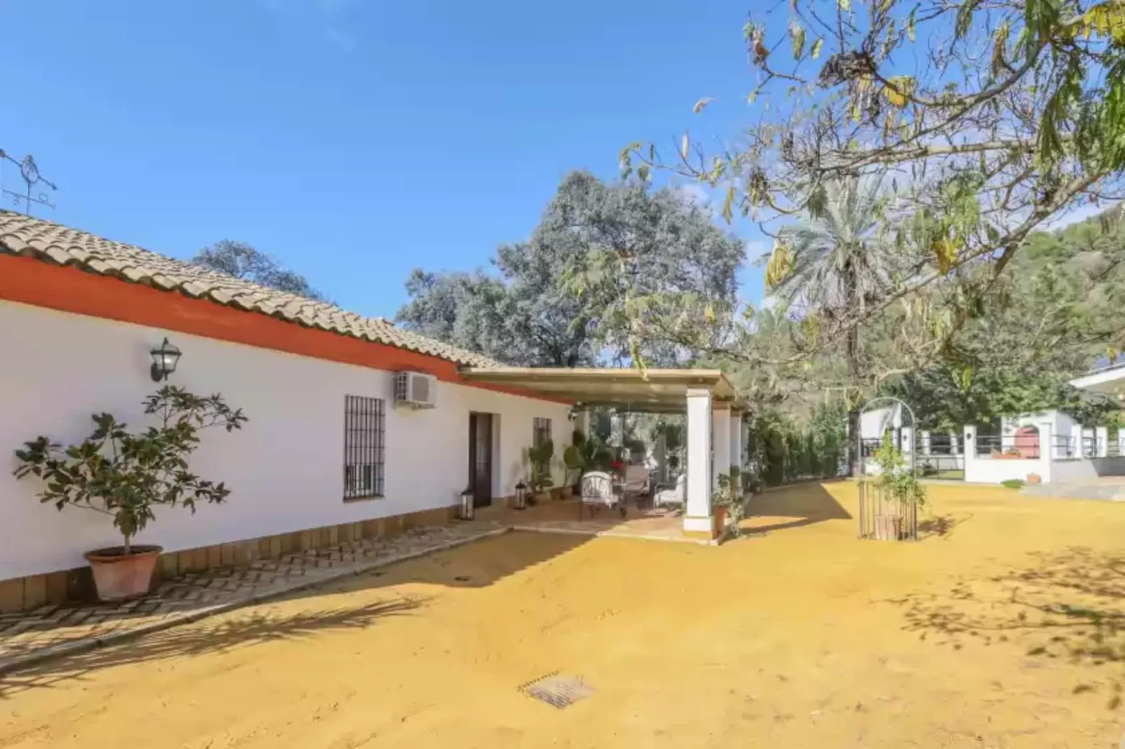 Casa Rural Los Menestrales-Buitenkant zomer