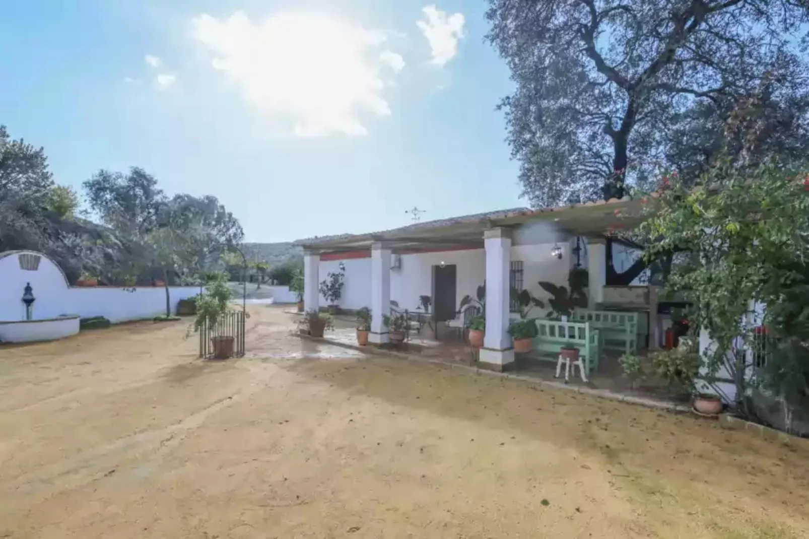 Casa Rural Los Menestrales-Buitenkant zomer