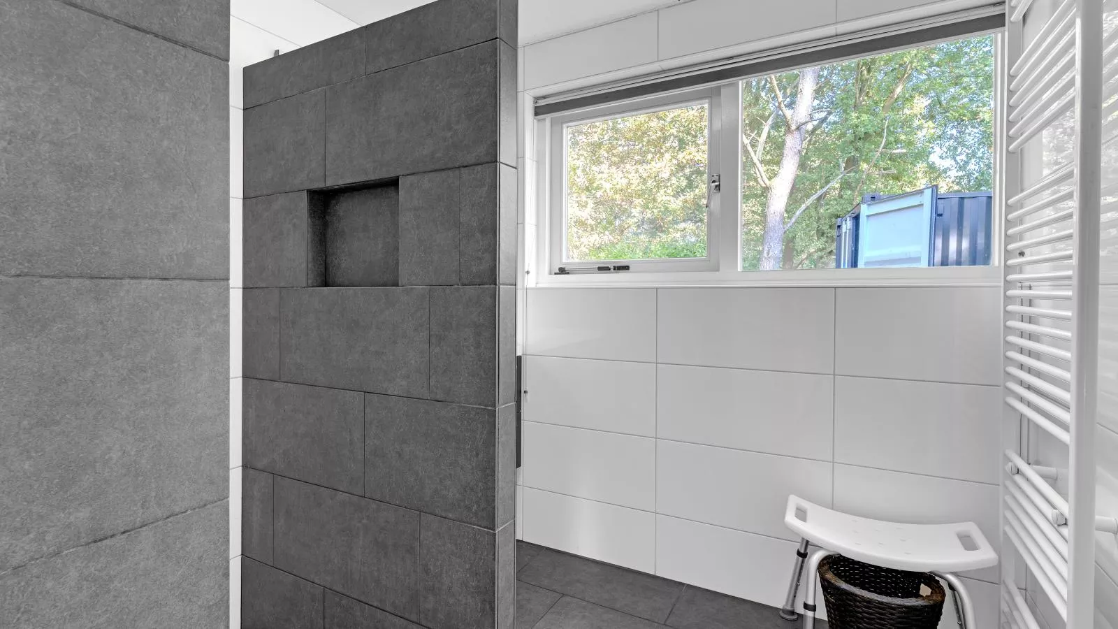 Boszicht Reutum-Badkamer
