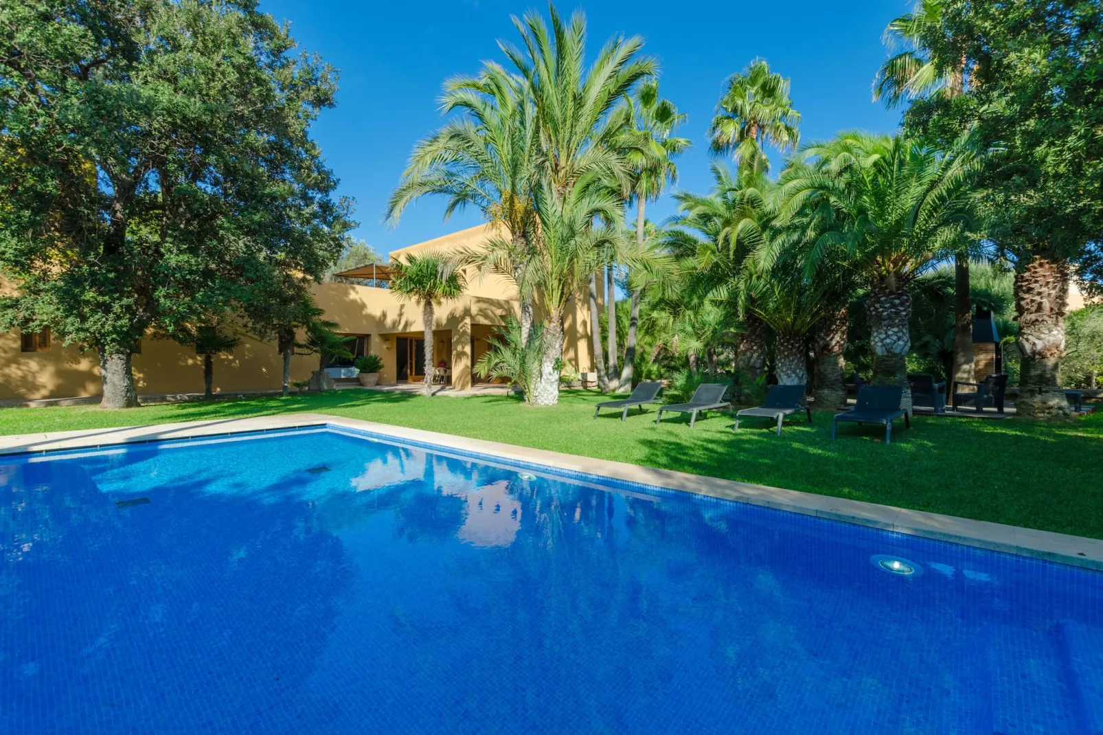 Villa Son Floriana-Buitenkant zomer