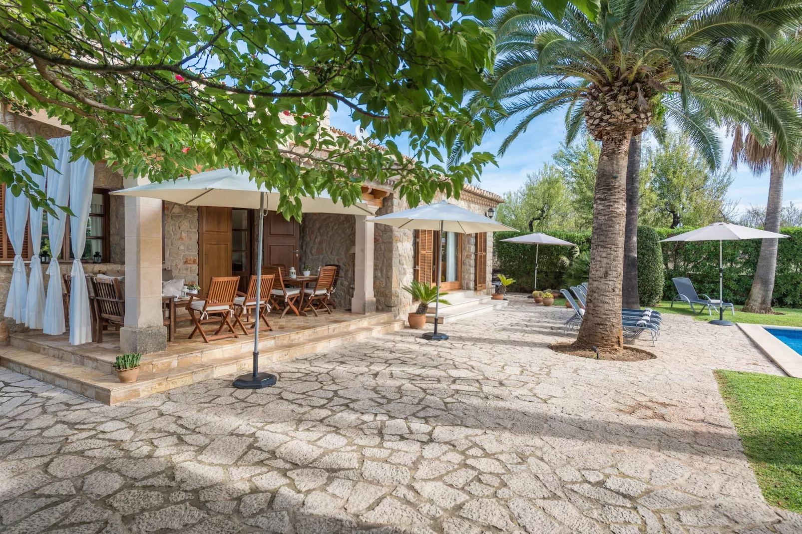 Finca Pou Nou - Buitenkant zomer