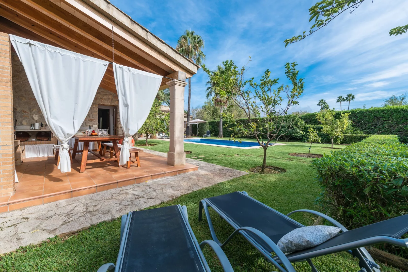 Finca Pou Nou - Buitenkant zomer