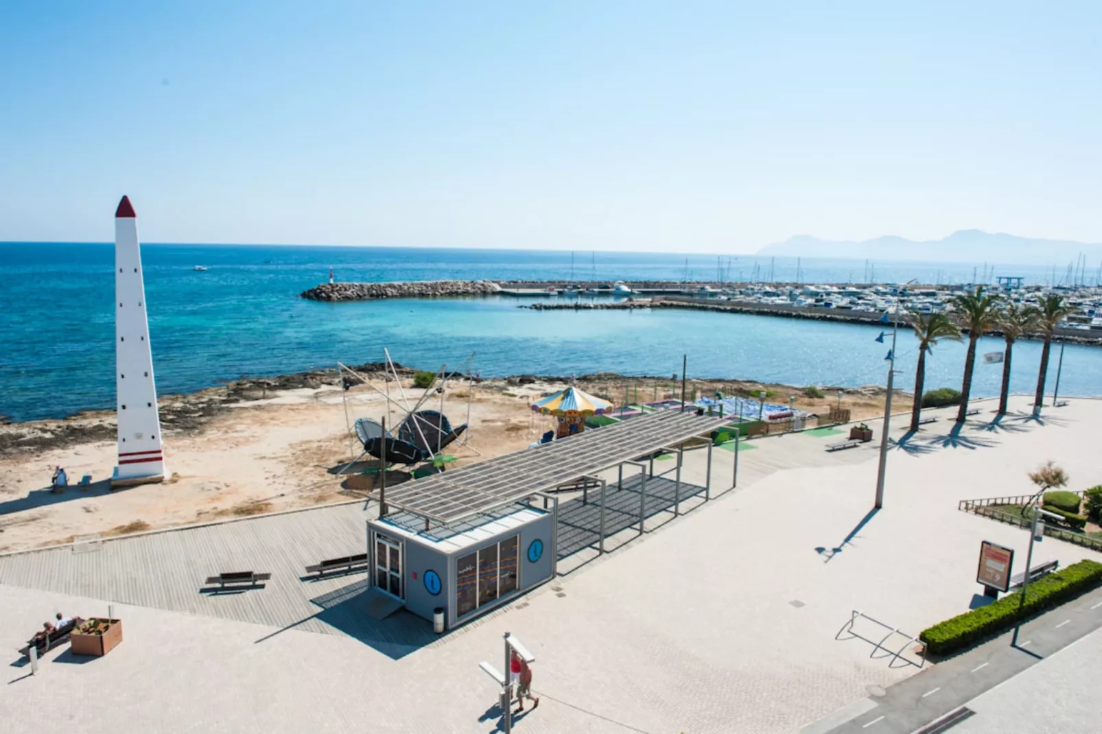 Castello Platja-Buitenkant zomer