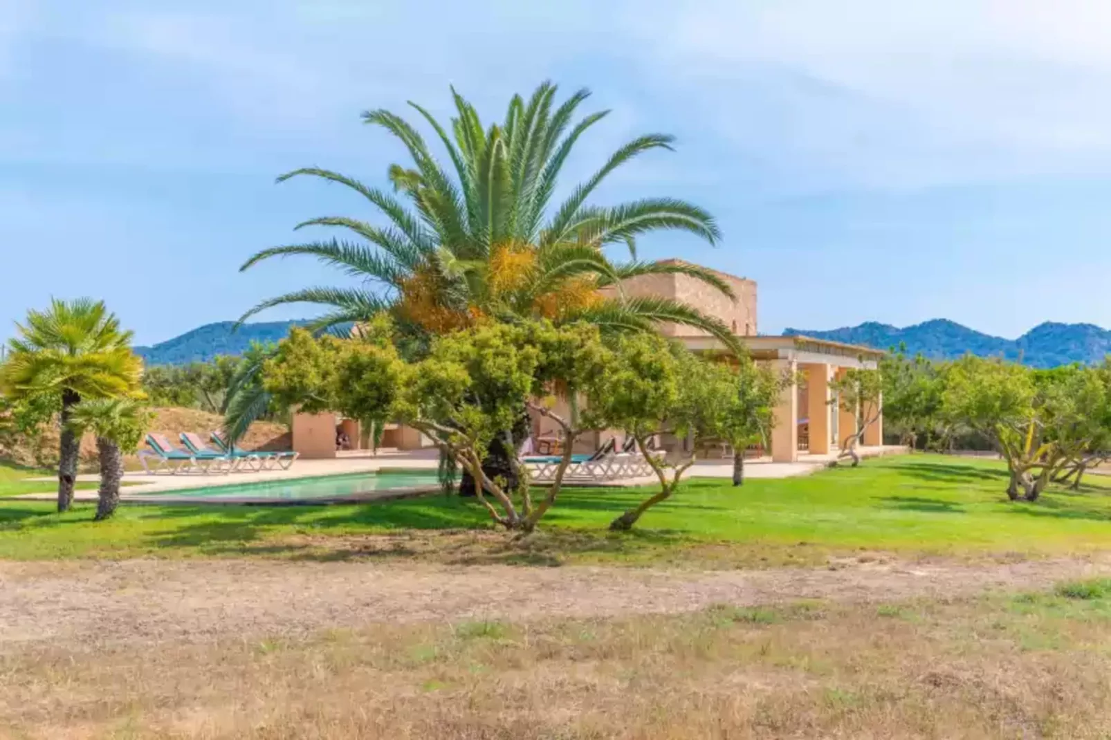 Son Floriana-Buitenkant zomer