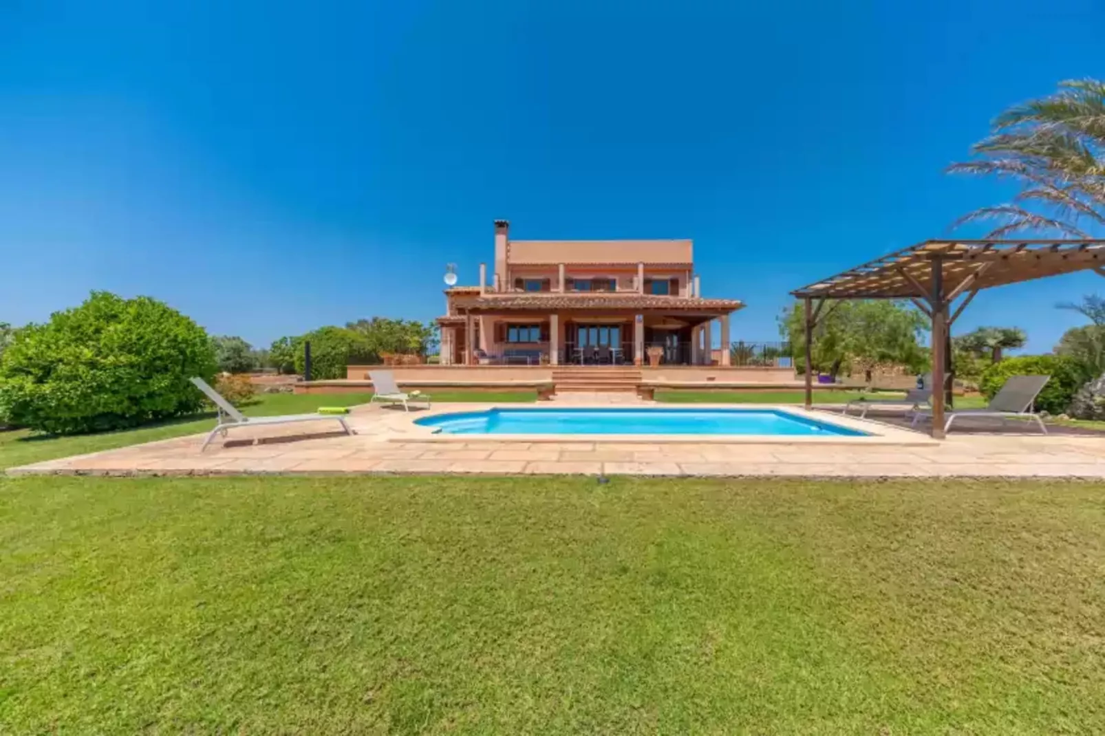 Finca Can Guillem Boquet-Buitenkant zomer