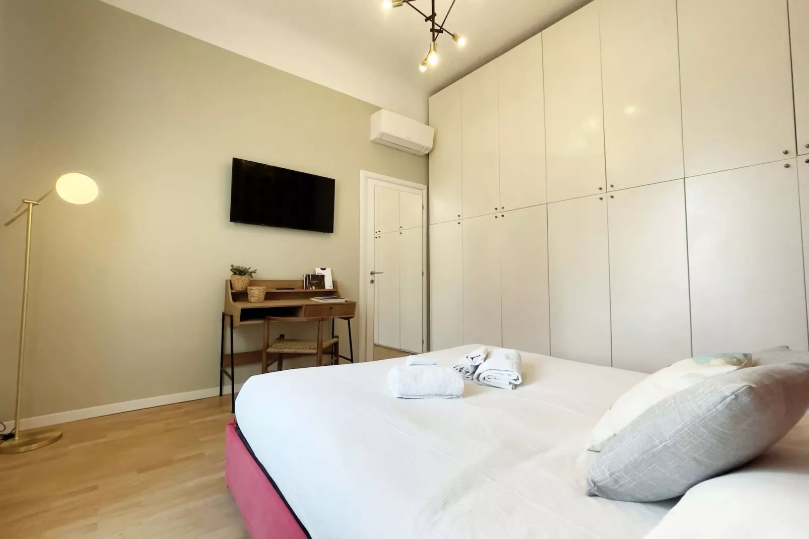 CENTRO Solferino - Elegant apt in historical build-Niet-getagd