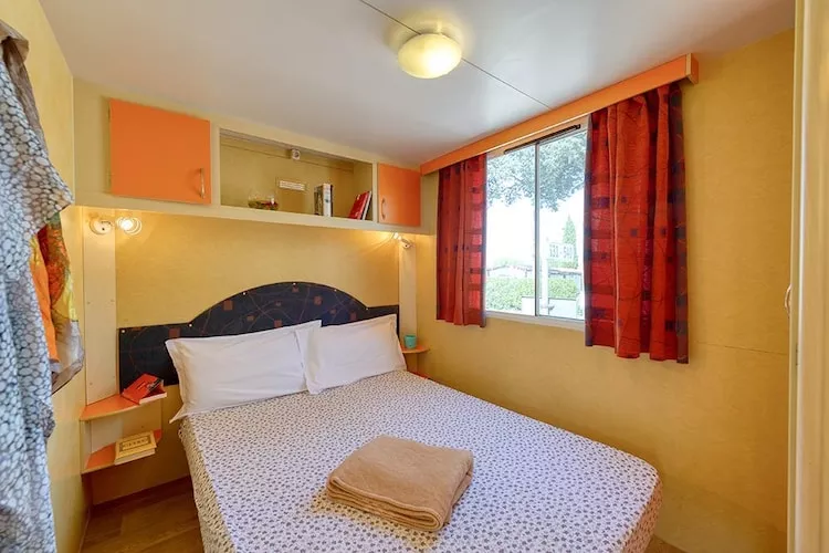 Caravanpark San Benedetto Camping Relais Peschiera / MH Tahiti-Slaapkamer