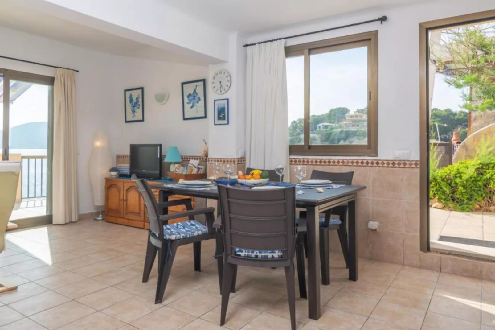 Vista Azul 8-Eetkamer