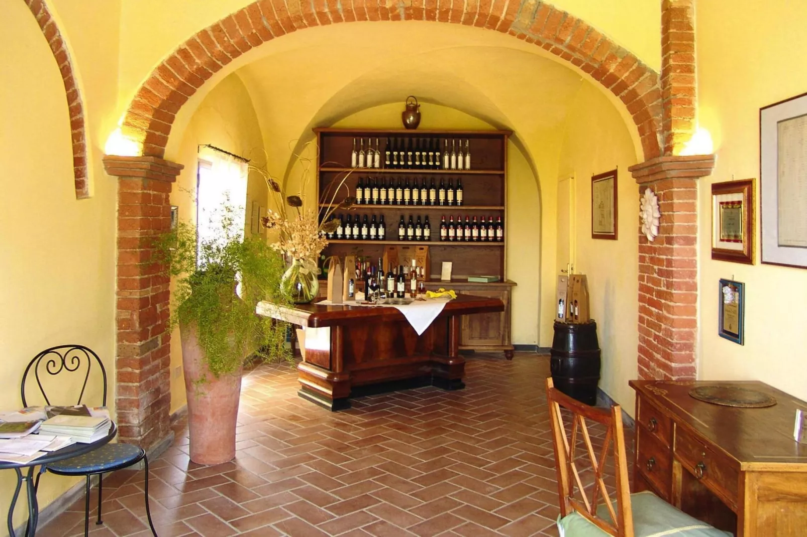 Agri-tourism Poggio al Sole Vinci Type Glicine Biancospino